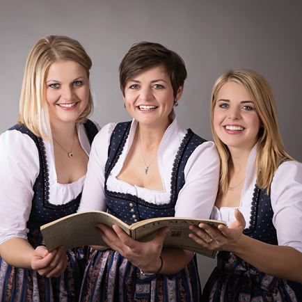 Seeleuchten mit 'Huberalm Dirndl'n'