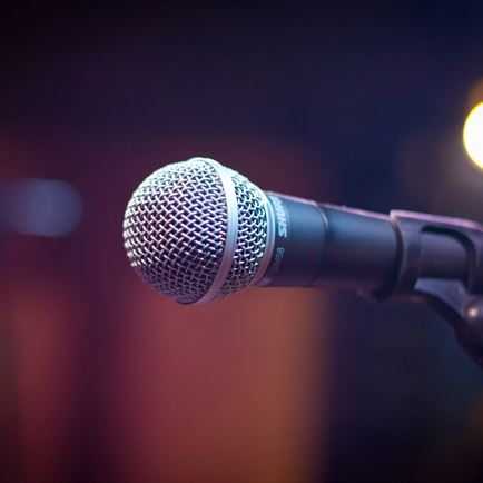 VZ Komma: Nina Hartmann