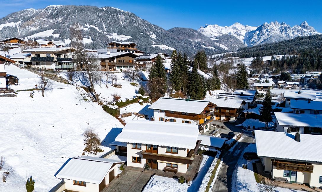 Chalet_Veronika_Lackental_4_Haus_aussen_Drohne