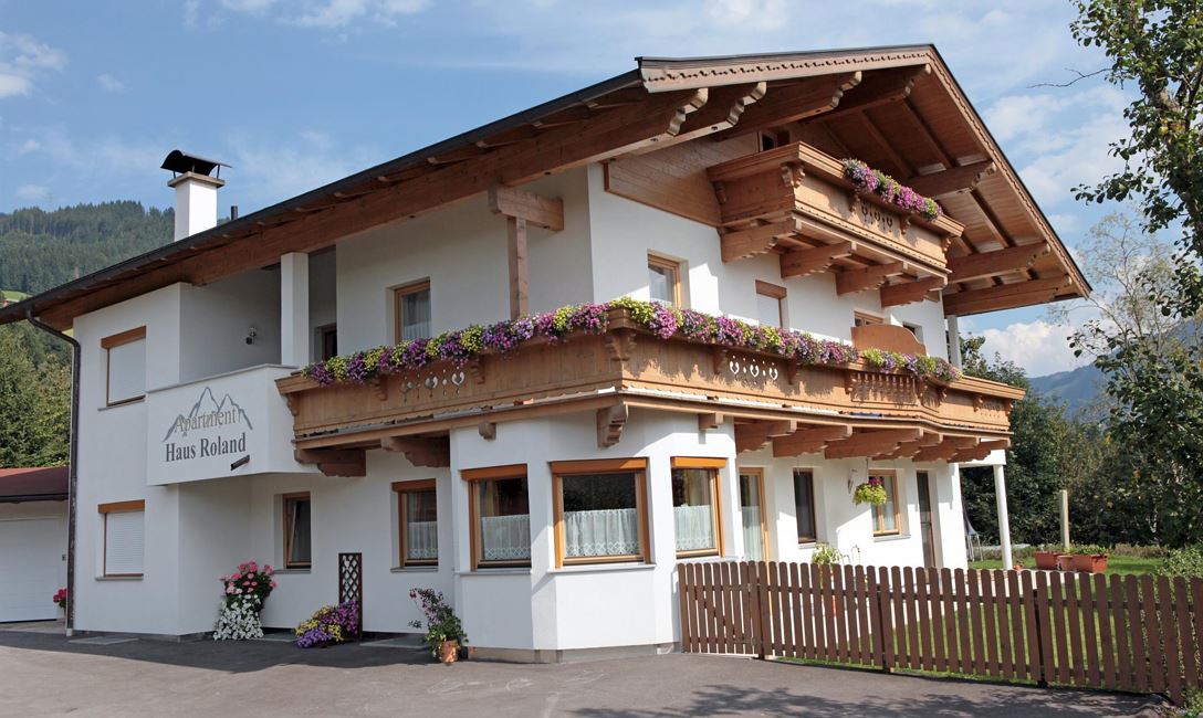 Appartement-Haus-Roland-Salvenberg-Haus-Sommer.jpg