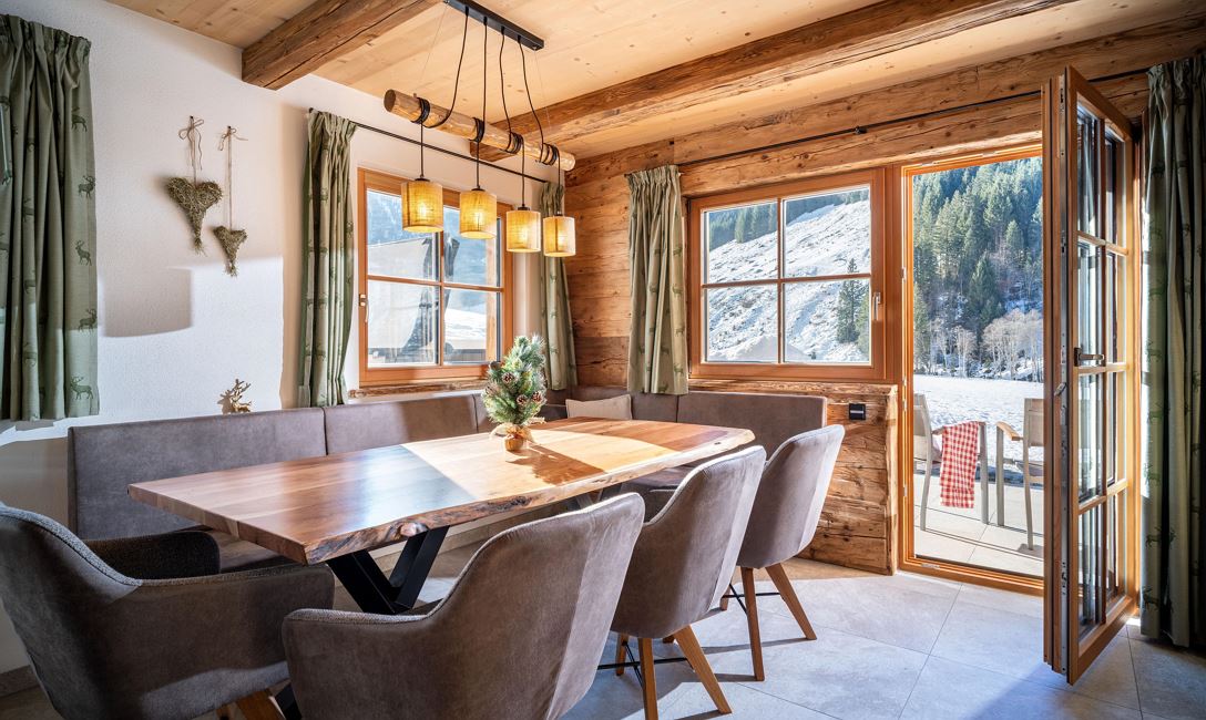 Esstisch (c) Hannes Dabernig