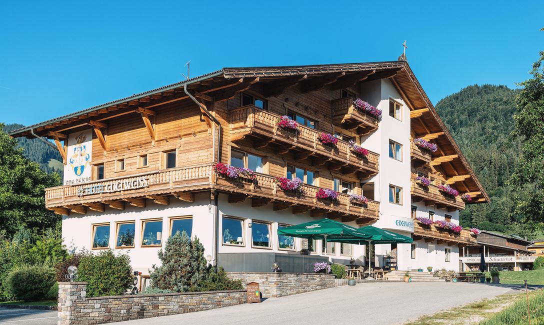 Sommer Außenansicht (c) Magdalena Laiminger