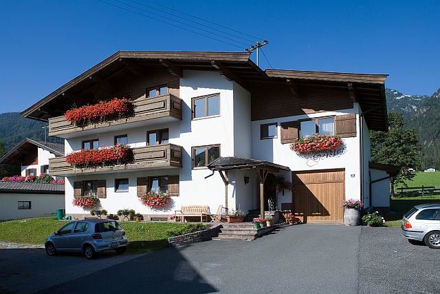 Sommeransicht Haus vorne