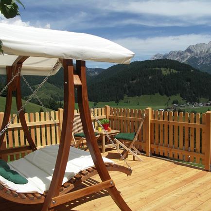Aussichtsterrasse mit Schaukelliege