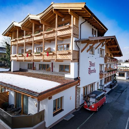 Hotel Theresia Garni - Hausansicht - Winter
