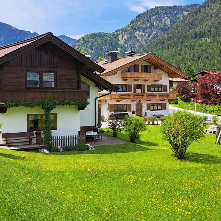 Ferienhaus und Haupthaus Mai 2025