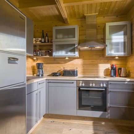 Küche mit Spülmaschine