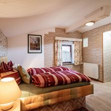 Schlafzimmer Glück in den Bergen (c) Hannes Dabern