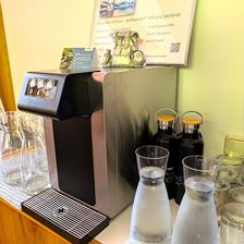 Wasserspender perlendes Quellwasser