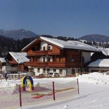Landhaus-tirol-mit-schischule-alpin-winter