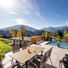 Terrasse mit Infinitypool