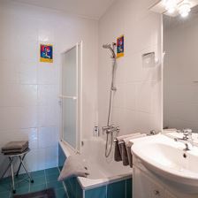 Badezimmer Parterre (c) Hannes Dabernig