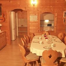 Wohnzimmertisch mit Küche