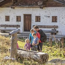 Wandern-Steinplatte-Waidring-1©defrancesco klein