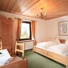 Pension-Alpenblick-Bullinga-Emma-Reithergasse-Kirc