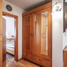 Wohnzimmer/Kleiderschrank