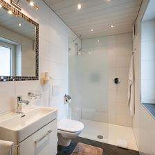 Wohnung_1_und_2_Badezimmer