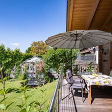 Terrasse mit Garten