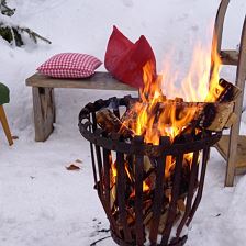 Lauschig am Feuer