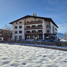 09.03 HAUSANSICHT FRONT WINTER