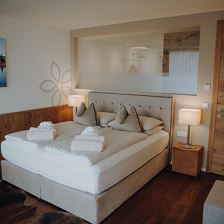 12_ZIMMER_505_FOTOKARUSSELLMELANIE_RAMONA_HINTNER-