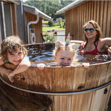 Holzbadefass auf der Dachterrasse