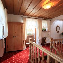 Landhaus-Bachler-Loise-Feuringweg-27-Brixen-Gang