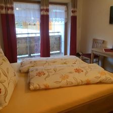 Schlafzimmer mit Doppelbett