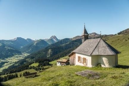 Harlassangerkapelle_am_Weg_zum_Wiegalmtrail@KurtTropperklein.jpg